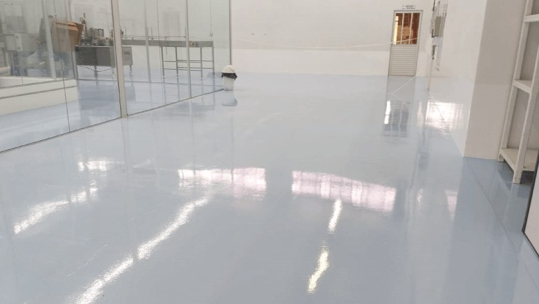 Revitalização de piso com aplicação de resina